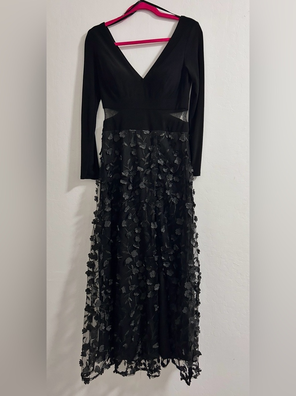 Elegant Black V-Neck Long Sleeve Floral Appliqué Dress